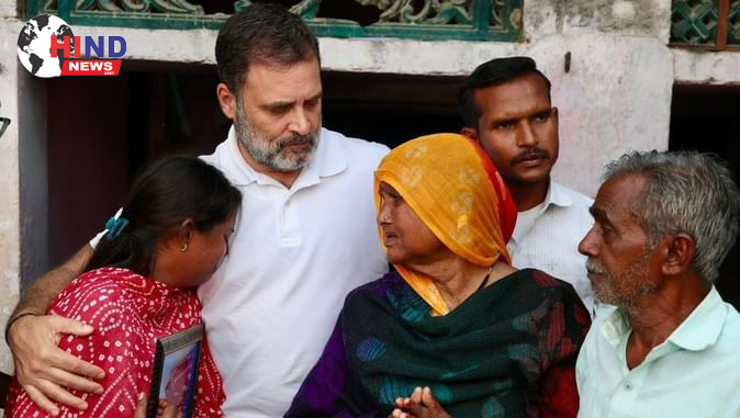 हरिओम वाल्मीकि के परिजनों से मिलते राहुल गांधी - फोटो