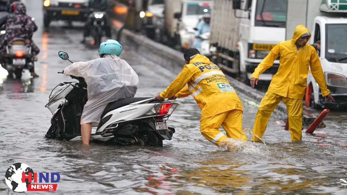 Photo of Mumbai Rains : मूसलाधार बारिश से मुंबई बेहाल, जलभराव और ट्रेन सेवाएं हुईं प्रभावित आज