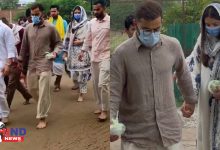 Photo of Virat Vrindavan Visit : गुरु पूर्णिमा से पहले वृंदावन पहुंचे विराट अनुष्का, नंगे पैर चलकर लिया प्रेमानंद महाराज का आशीर्वाद