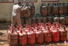 Photo of LPG Cylinder : ग्रामीण उपभोक्ताओं को बड़ी राहत, अब 45 नहीं 25 दिन में बुक होगा घरेलू गैस सिलेंडर