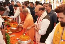 Photo of Birthday Celebration : राजनाथ सिंह और योगी आदित्यनाथ ने काशी में पूजा कर पीएम मोदी के जन्मदिन पर बांटा प्रसाद