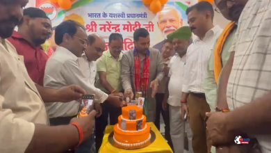 Photo of PM Modi Birthday : बहराइच के मटेरा बाजार में पीएम मोदी का जन्मदिन धूमधाम से मनाया, काटा केक