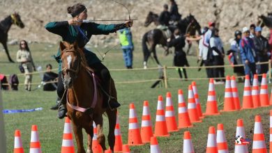 Photo of Kyrgyzstan Culture : किर्गिस्तान में सदियों पुरानी परंपरा जीवंत, घुड़सवारी और तीरंदाजी ने दिखाया अद्भुत रोमांच