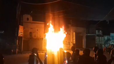 Photo of Fire Incident : बदायूं में अग्रवाल कार हाउस में भीषण आग, लाखों का नुकसान, पेट्रोल पंप के सामने मची दहशत