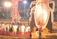 Photo of दशहरे पर अनोखा रावण दहन: कहीं कॉकरोच तो कहीं ज्ञानेश कुमार का पुतला जलाया, ‘दिमागी नक्सल’ के खिलाफ भी प्रदर्शन