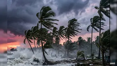 Photo of Cyclone Arnab Alert: आंध्र प्रदेश के तट पर आज पहुंचेगा तूफान ‘अर्नब’, 64 ट्रेनें रद्द; कई राज्यों में भारी बारिश का खतरा