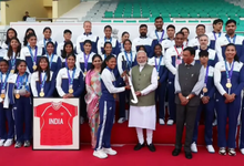 Photo of Asian Games : पीएम मोदी ने एशियन गेम्स पदक विजेताओं से की मुलाकात, हॉकी टीमों ने भेंट की जर्सी