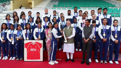Photo of Asian Games : पीएम मोदी ने एशियन गेम्स पदक विजेताओं से की मुलाकात, हॉकी टीमों ने भेंट की जर्सी